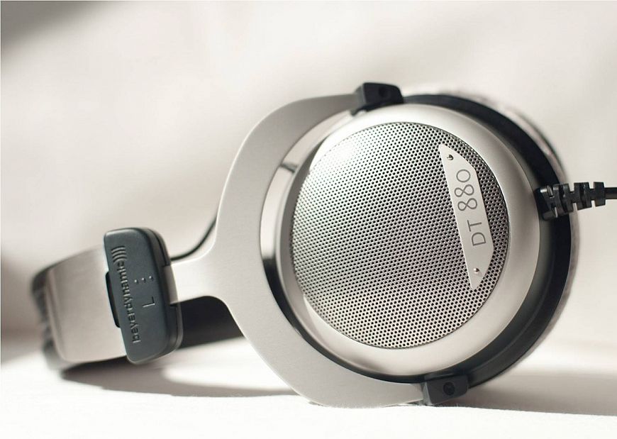 1.beyerdynamic DT880