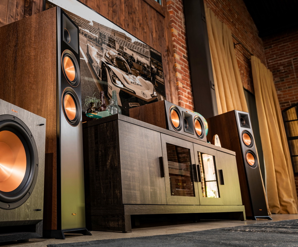 Klipsch_Reference_Premeire_Lifestyle_128.jpg