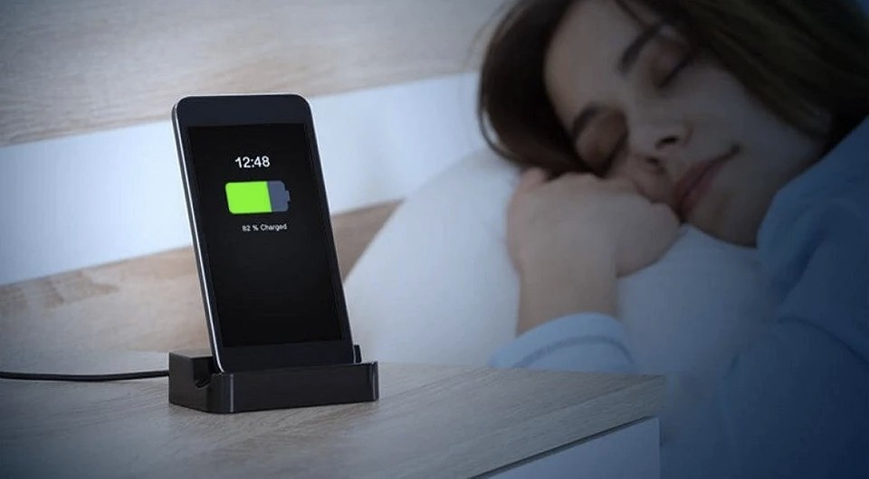is it harmful to leave your smartphone to charge at night
