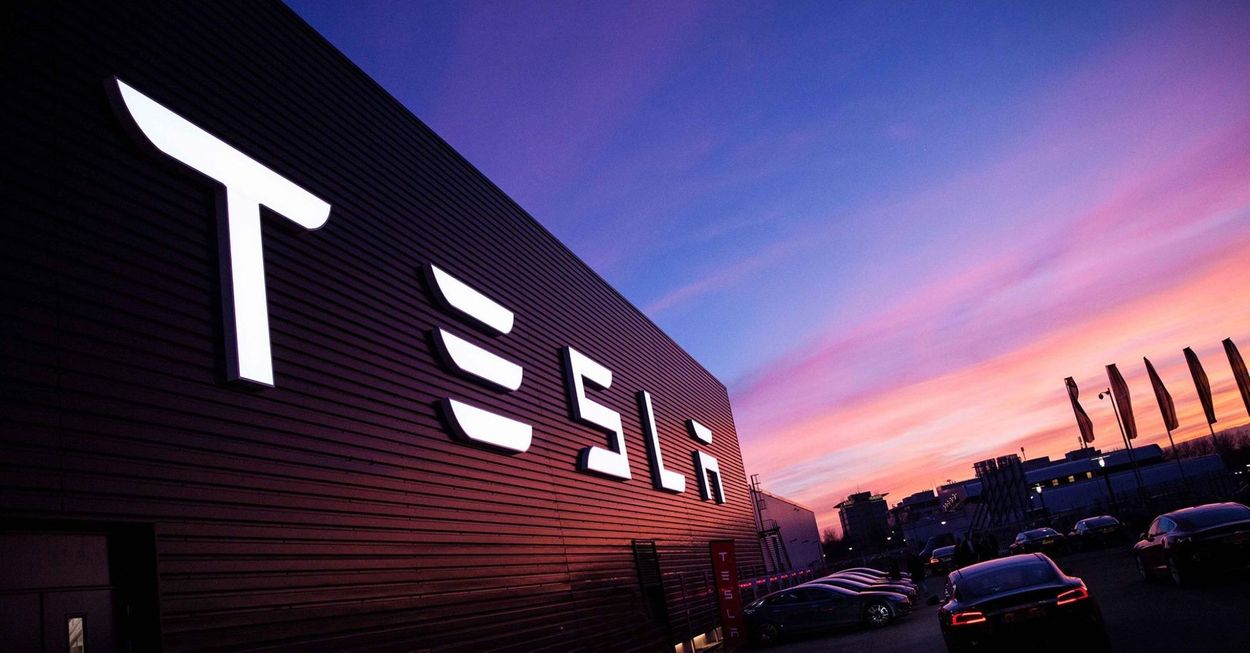 Rumor: Tesla is developing its app store to compete with Apple and Google