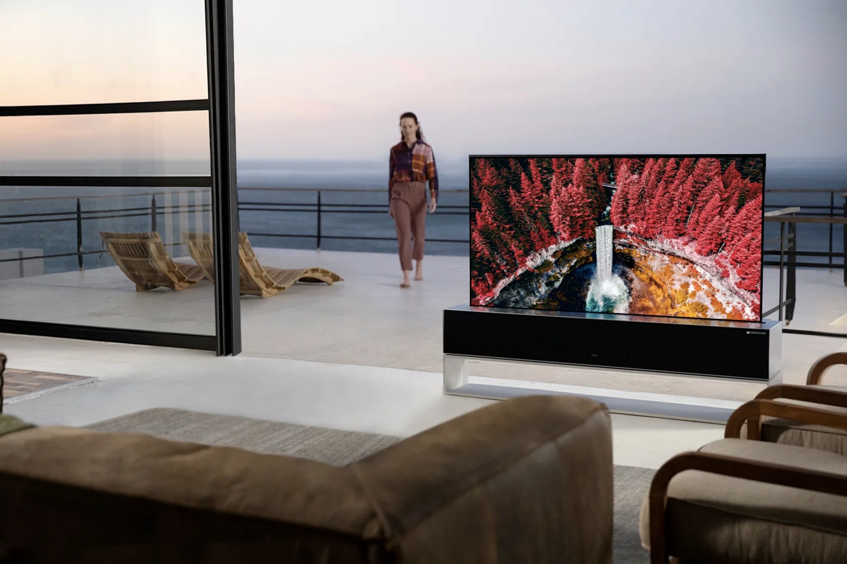 LG is preparing the release of transparent OLED TVs