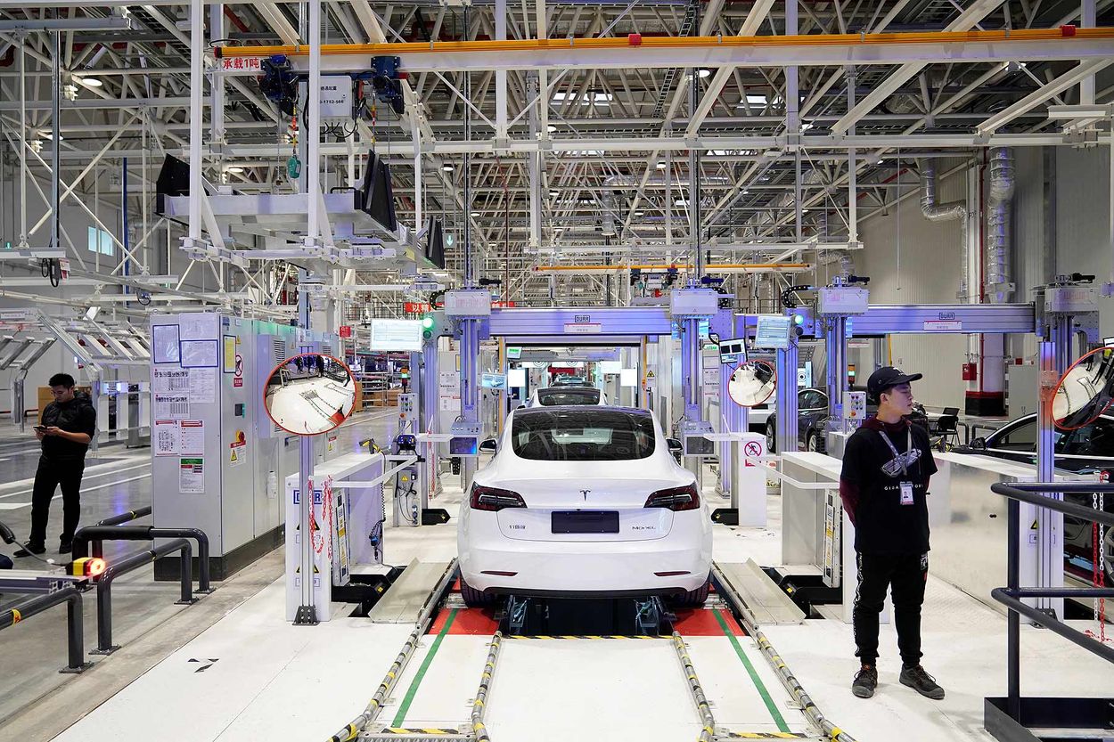 Tesla resumes production in Shanghai, forbidding employees to leave the plant