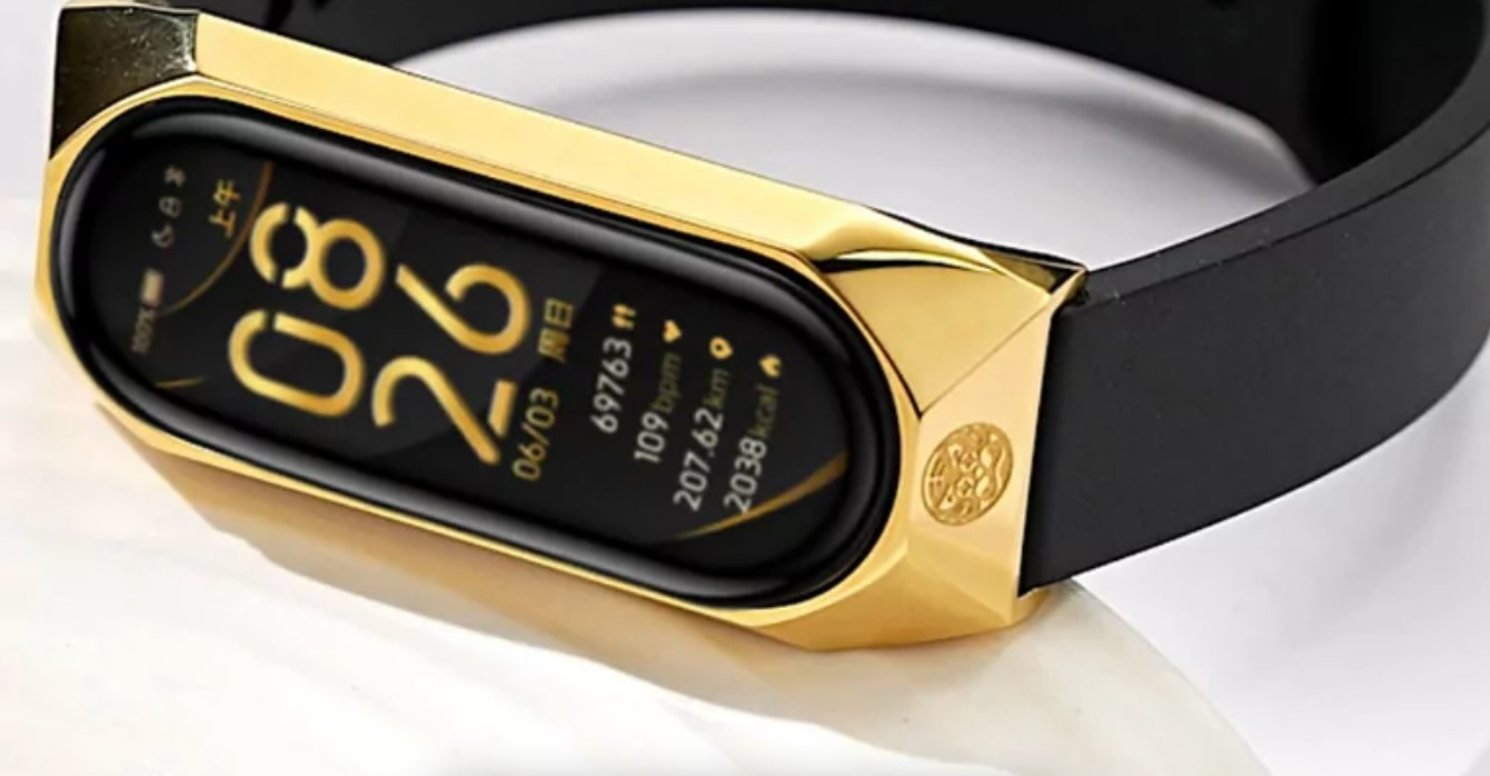 A SPECIAL VERSION OF MI BAND 6 APPEARED IN CHINA. IT IS 10 TIMES MORE EXPENSIVE THAN THE ORIGINAL