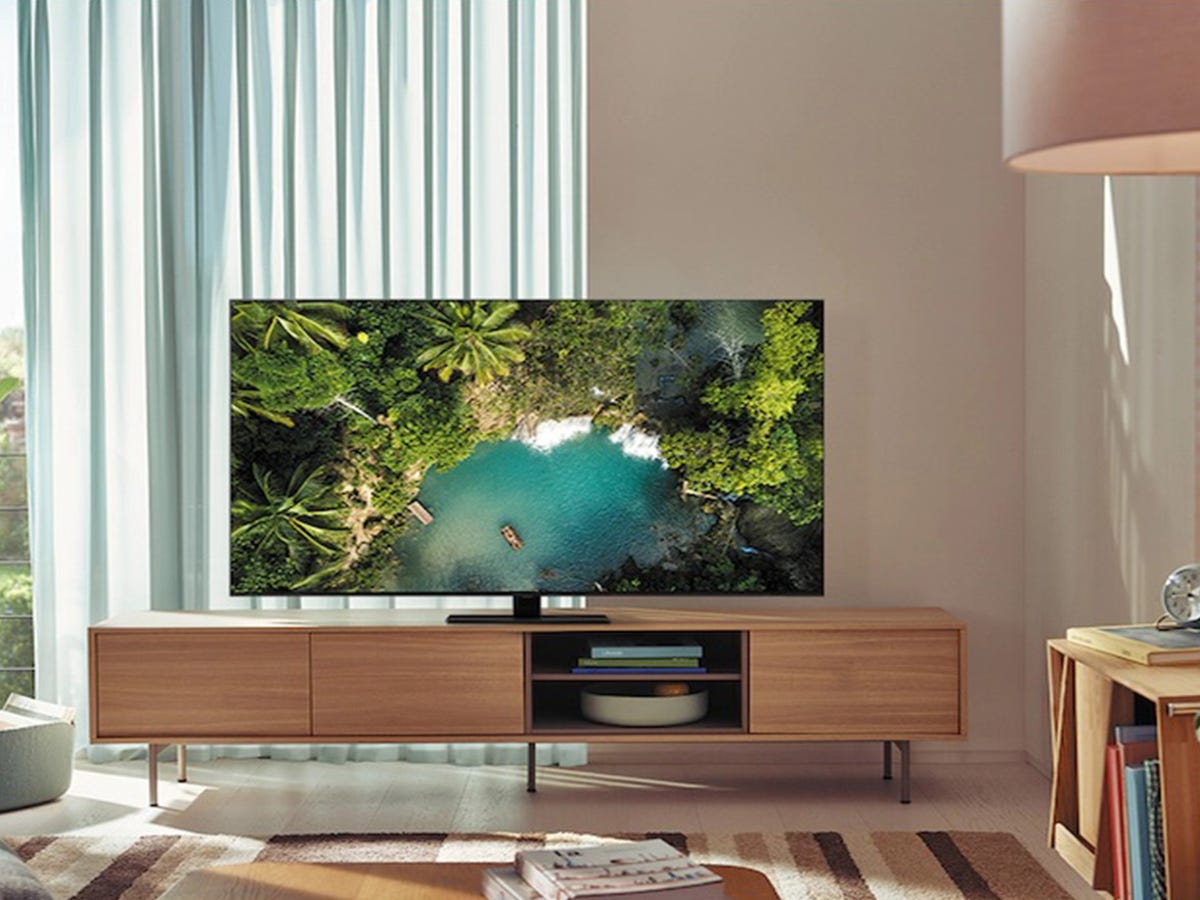 If you compare the juiciness of the picture, it is similar in Xiaomi and Samsung. Xiaomi buys displays for its TVs from LG and Samsung.