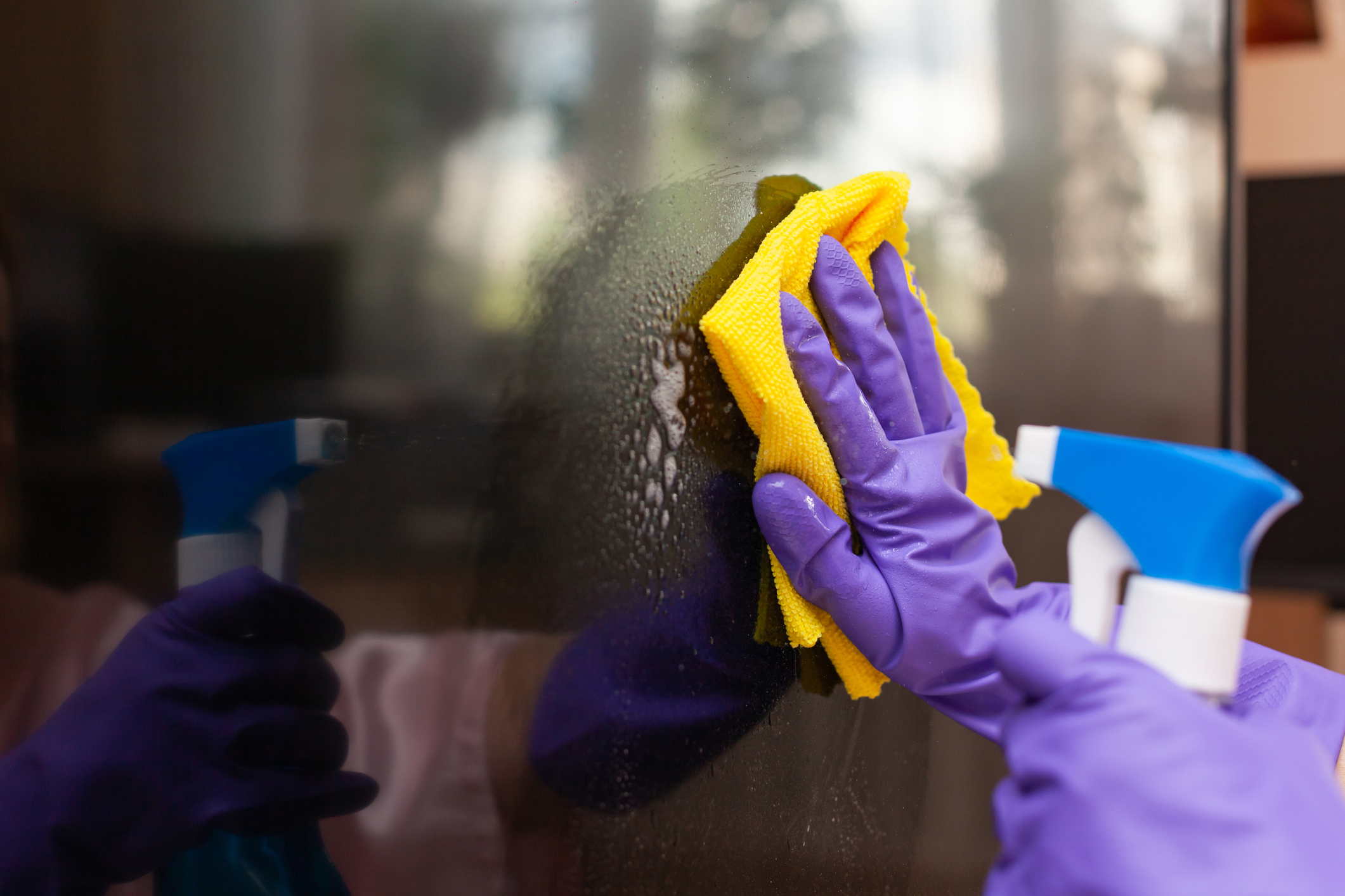 Things you should never do while cleaning your TV