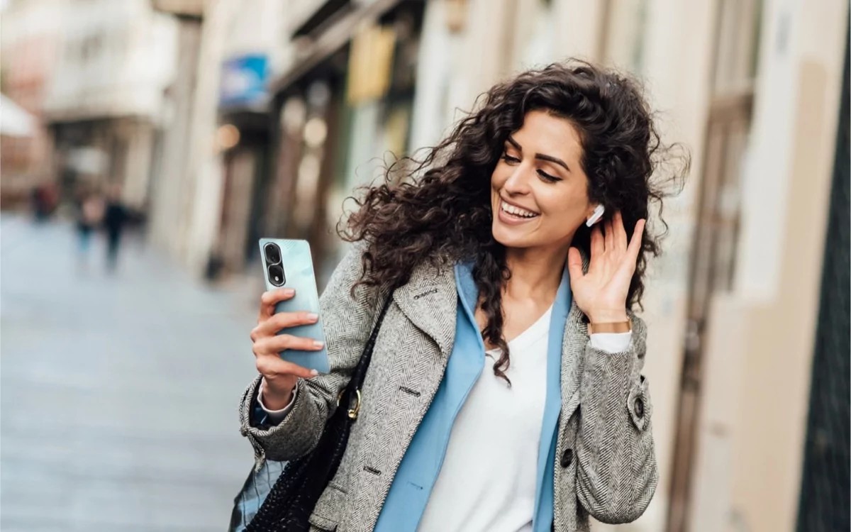 HONOR's new wireless earbuds offer the same features as expensive models like the AirPods Pro, but at a more affordable price.