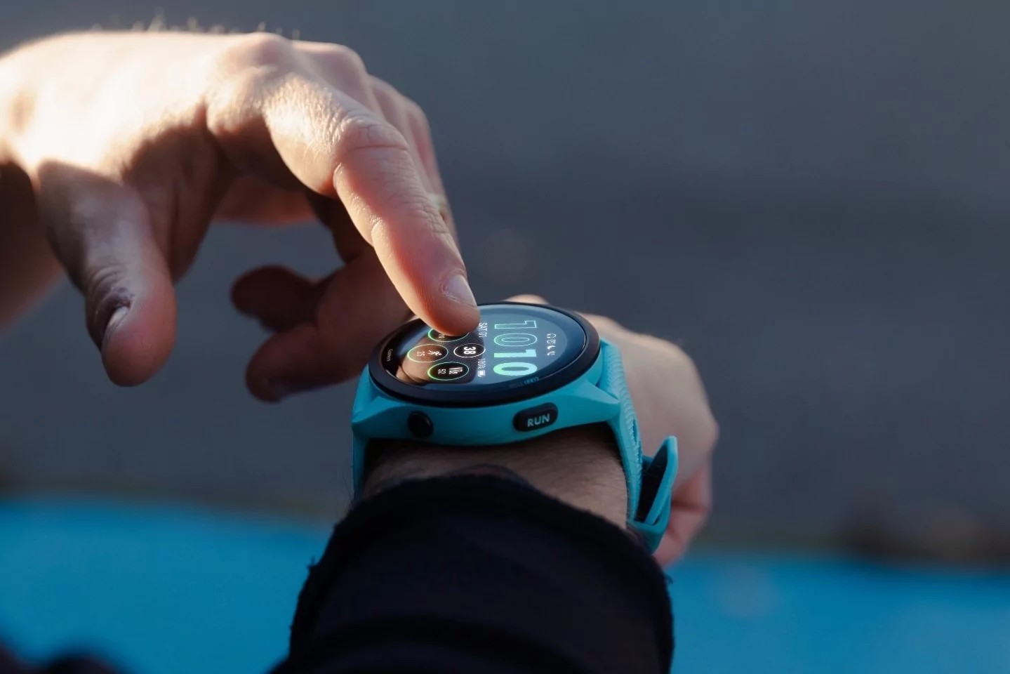 GARMIN UNVEILS NEW FORERUNNER SMARTWATCH WITH A SCREEN SIMILAR TO THE LATEST APPLE WATCH