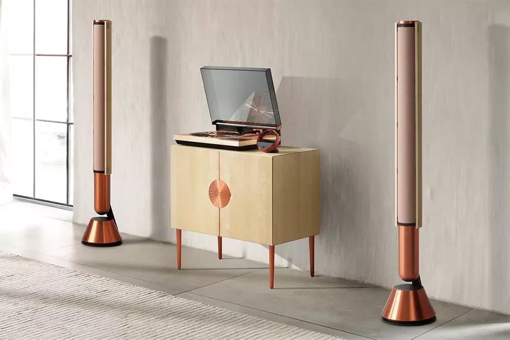 Bang & Olufsen has presented a limited edition of the recreated Beosystem 72-23 audio system