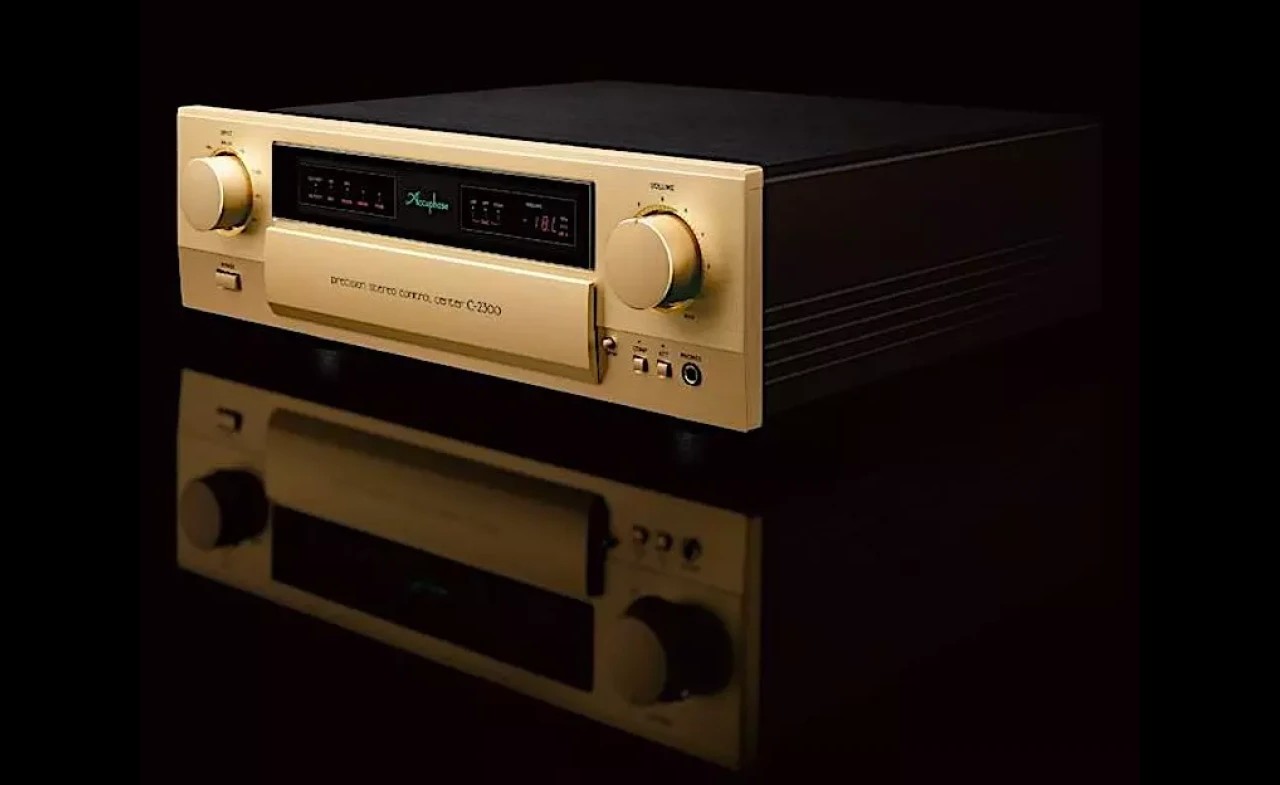 Accuphase C-2300