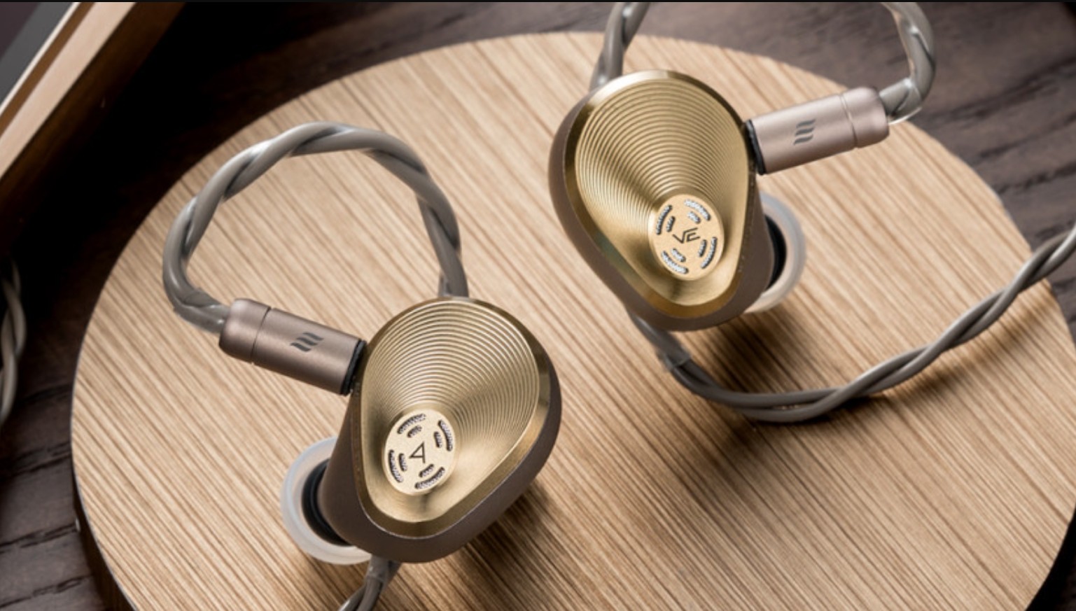 VISION EARS x Astell&Kern Aura is a new collaboration between audiophile brands