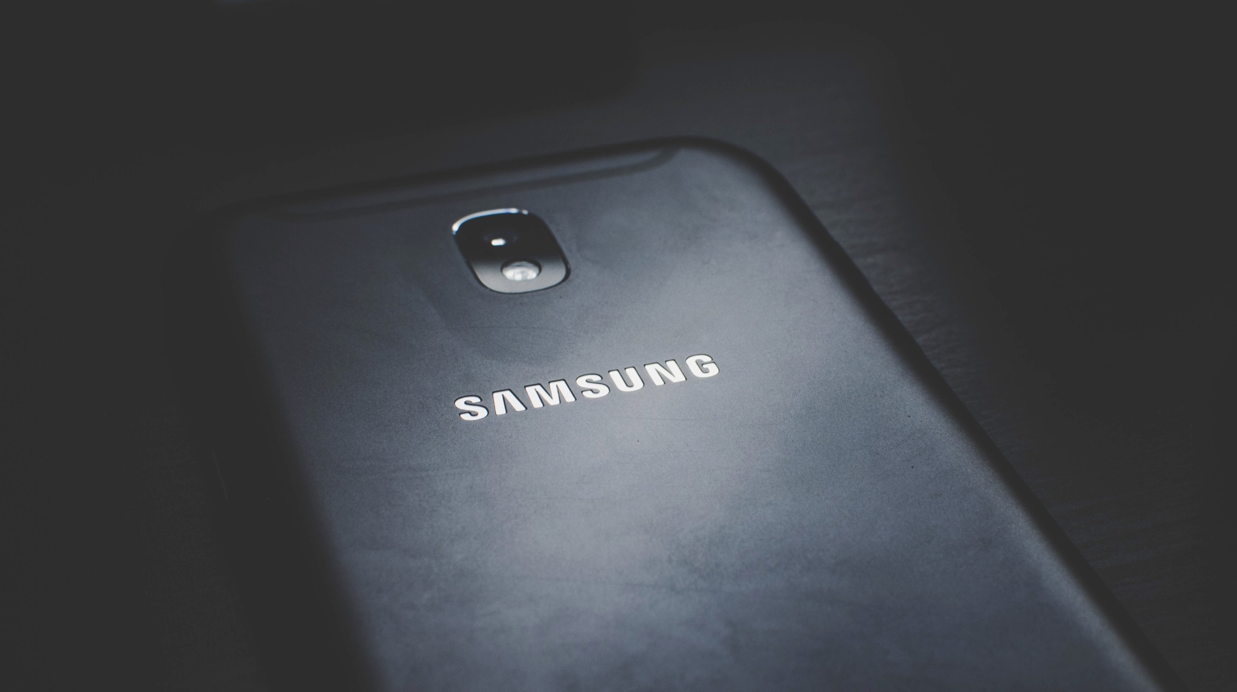 We have the official list of Samsung phones that will recieve Android 14