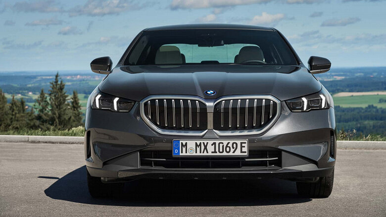 Less than 1 liter per 100 km: BMW 530e and 550e xDrive hybrids with eDrive introduced