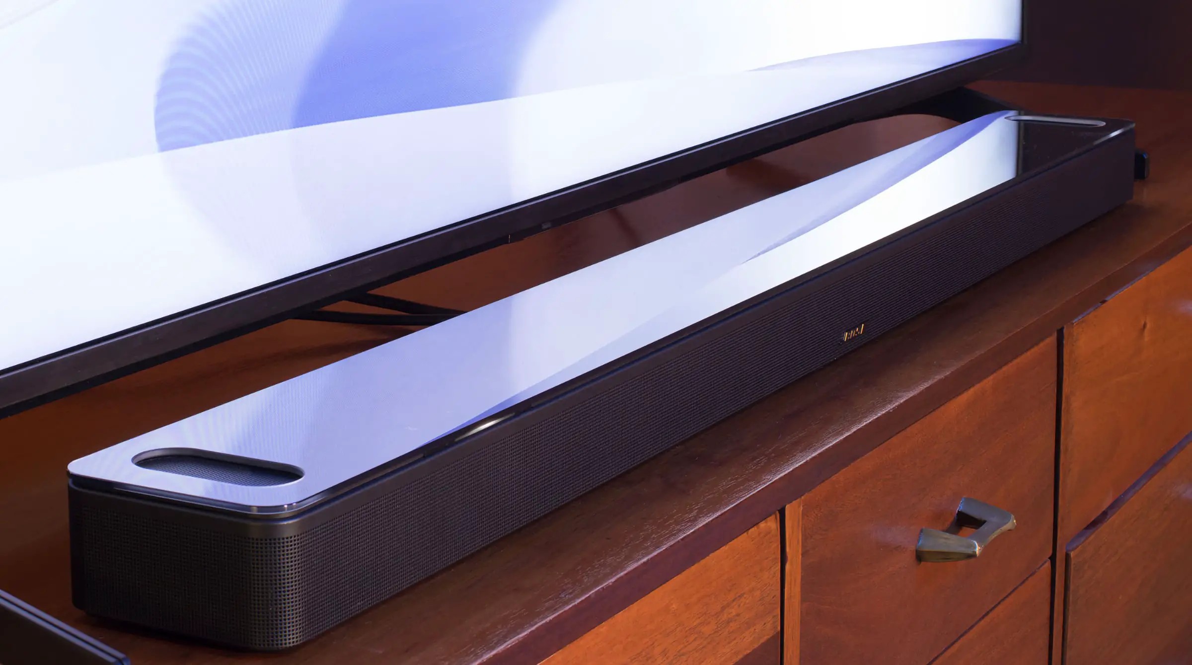 Bose Ultra soundbar: Dolby Atmos, ADAPTiQ, glass and AI Dialogue mode