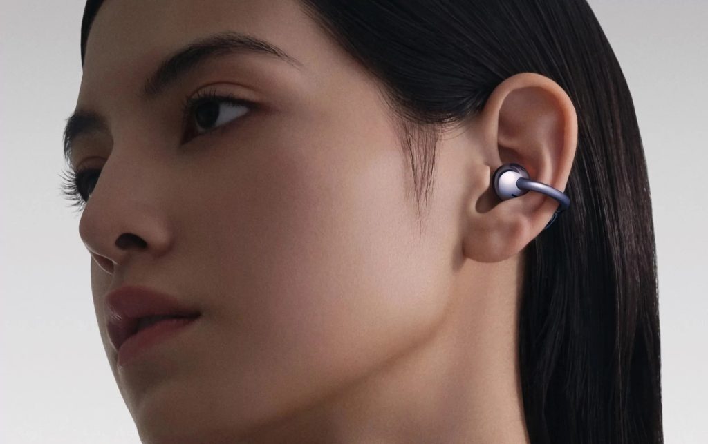 The headphones do not fit into the ear canal or even press against it. Fits behind the ear and does not put pressure during prolonged use.