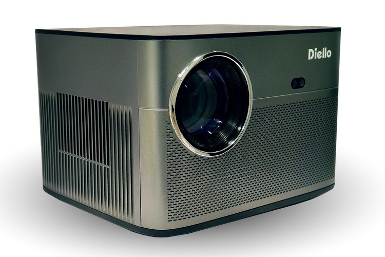 Ultraportable video projector Diello Cinema Box QB40