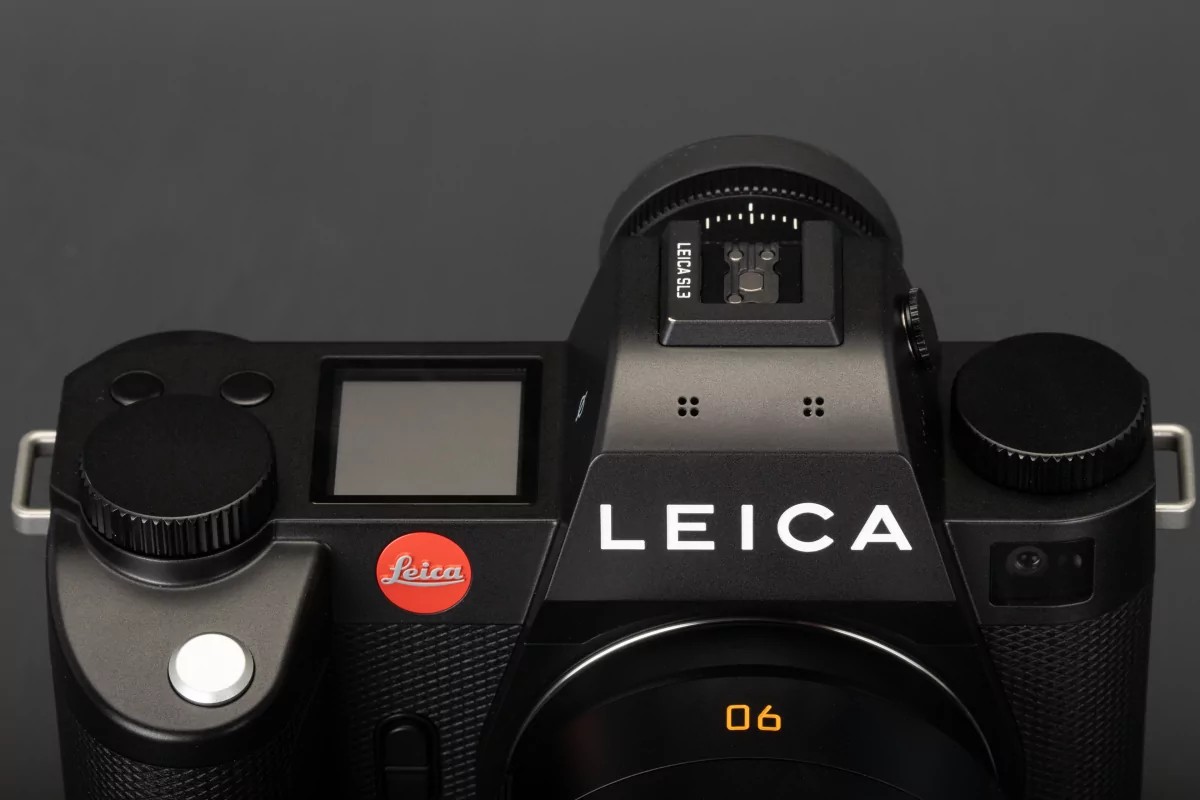 The new camera of the SL line received a top-end sensor and a proprietary image processor