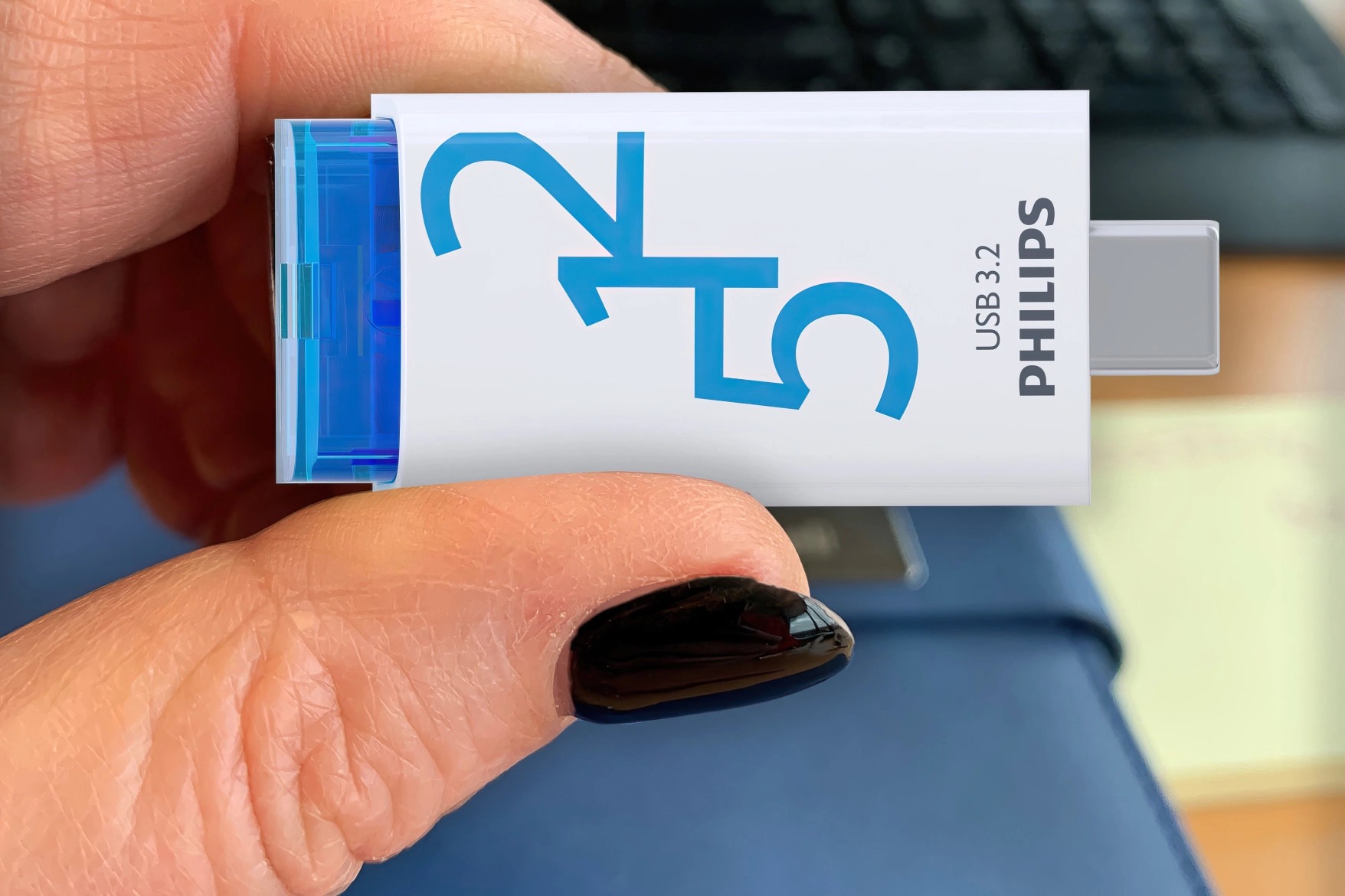 USB-C is really starting to replace USB-A, as these Philips memory sticks also show