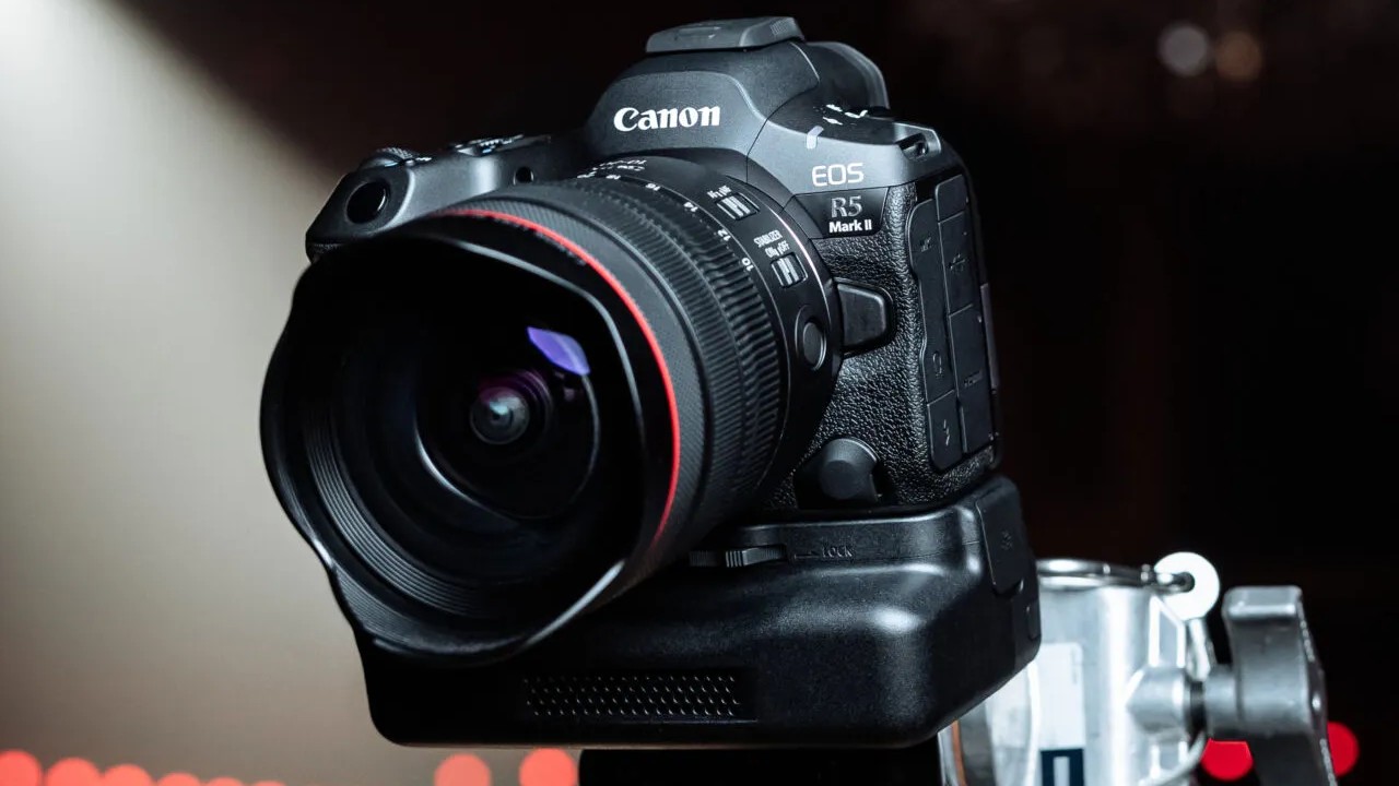 Canon EOS R5 Mark II won't work with third-party batteries
