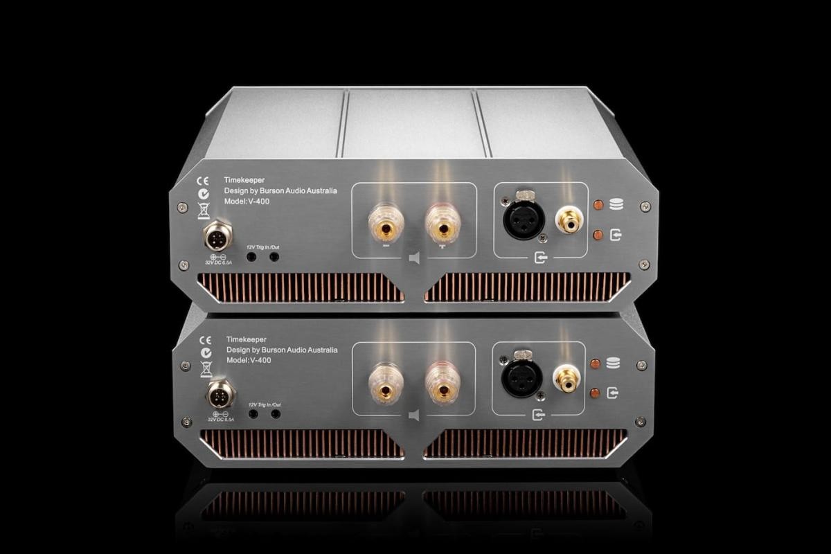 This is a class AB power amplifier with high current efficiency, which guarantees output power up to 200 W per channel, at a 4 Ω load.
