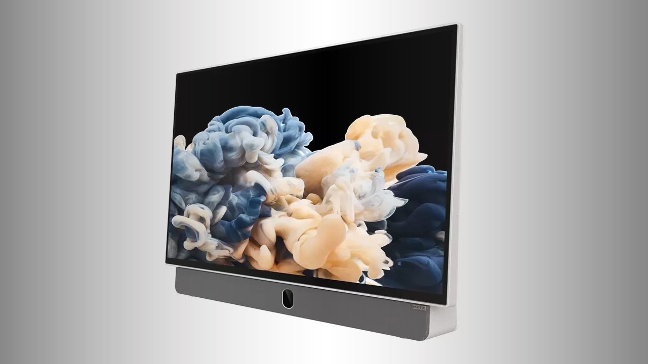 Metz blue MPE7000: 24-inch portable TV featuring a built-in battery