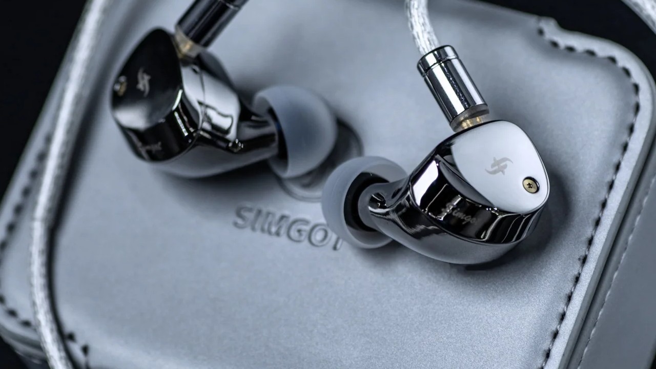Simgot ET142: Audiophile-grade headphones boasting a dual symmetrical planar driver