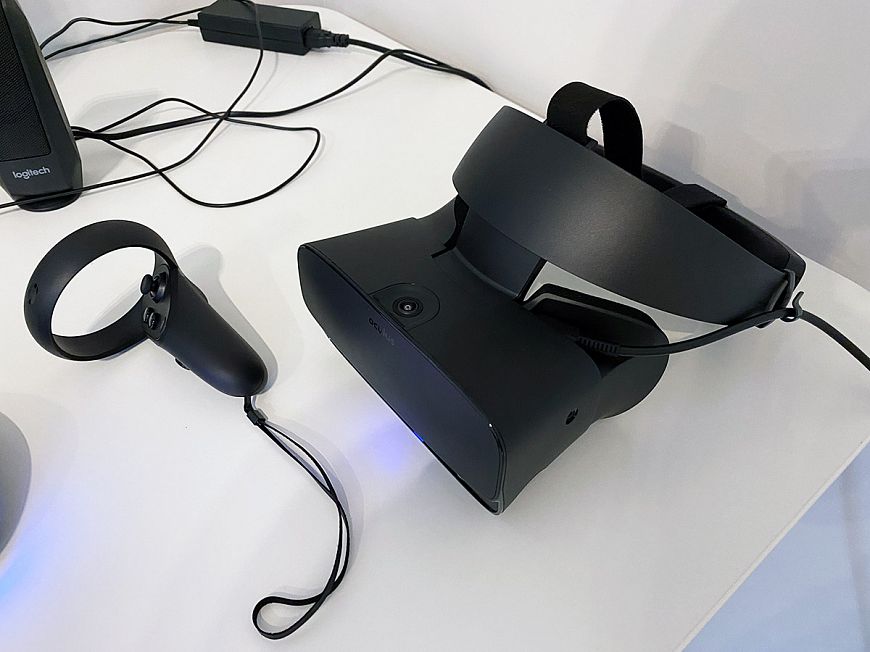 Oculus Rift S virtual reality helmet Oculus Rift S virtual reality helmet