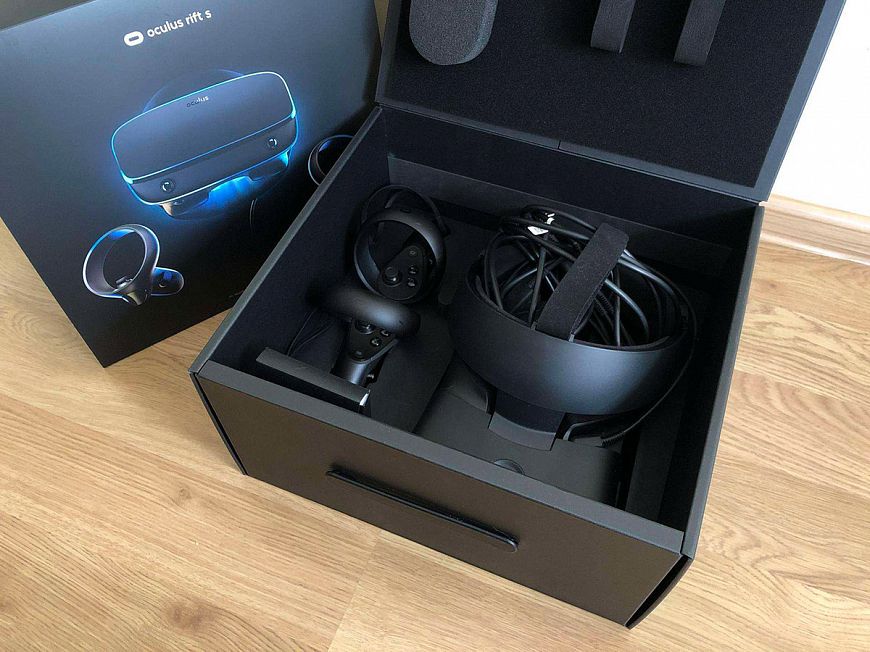 Oculus Rift S virtual reality helmet Oculus Rift S virtual reality helmet