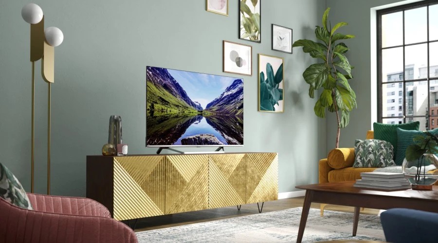 The Hisense 55U7Q TV looks like the Hisense U7NQ , but with a new back panel and a modified stand. 