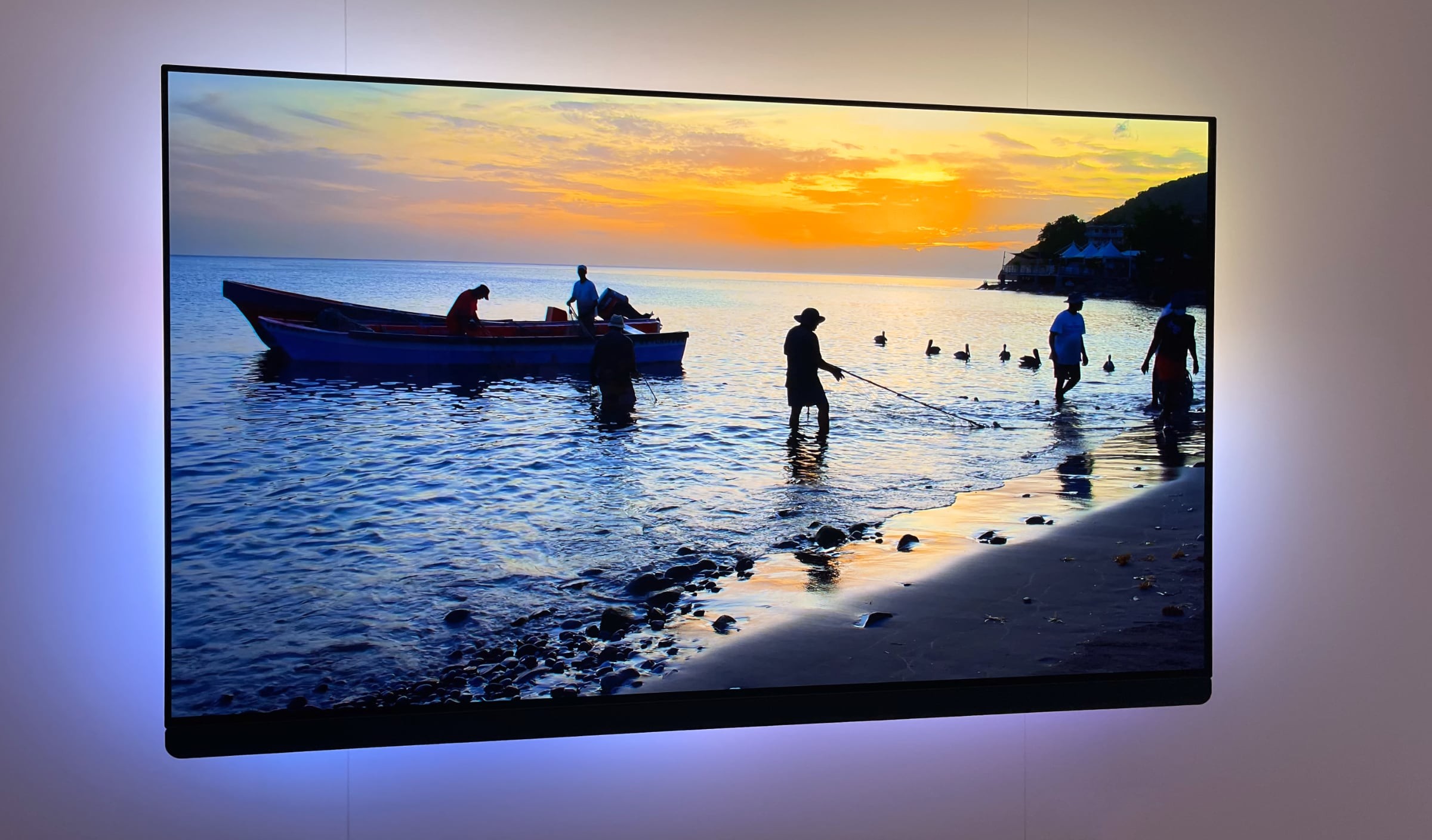 The OLED909 houses the brightest panel Philips currently offers