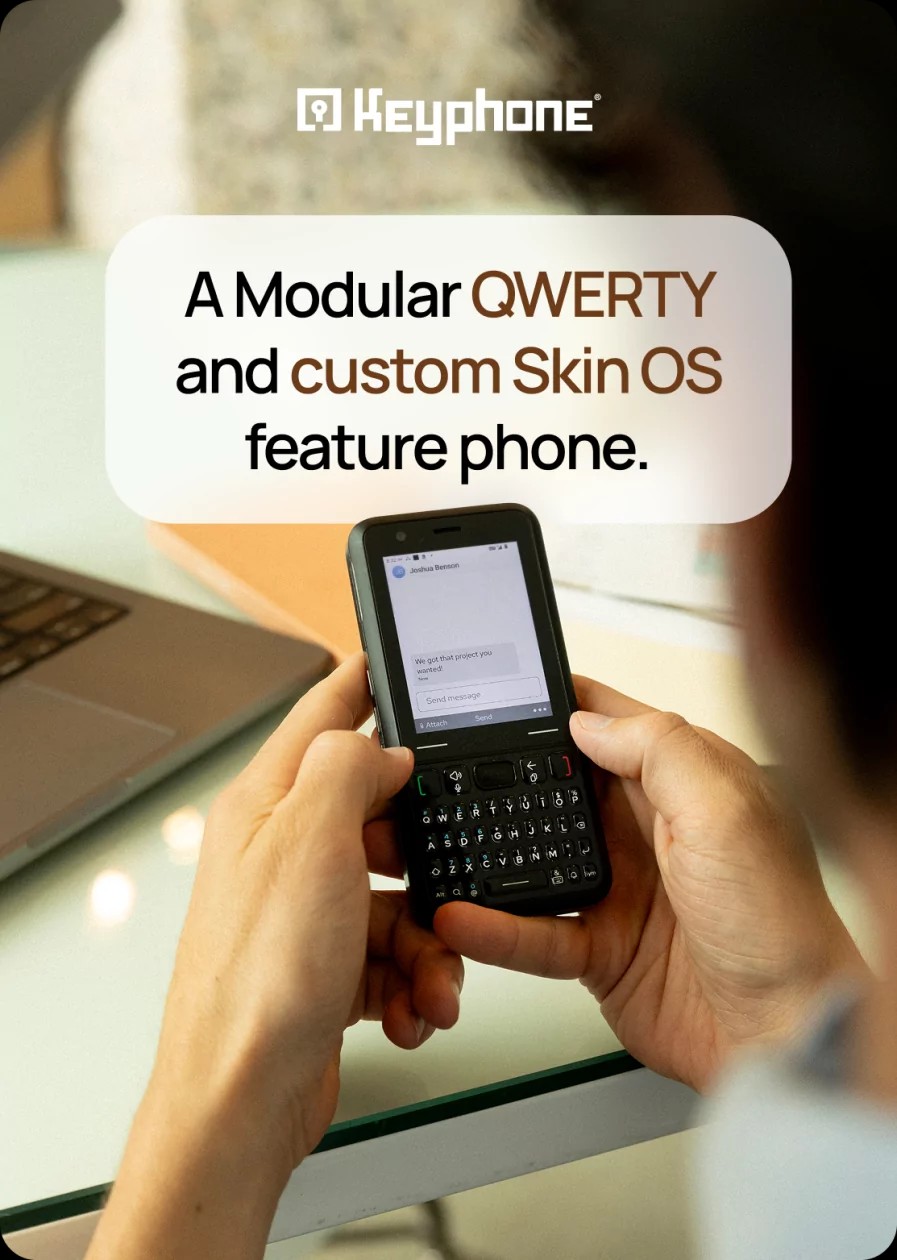 The device runs on the proprietary Skin OS shell based on the Android 15 operating system, which can remind many of Symbian 3 with its interface. 