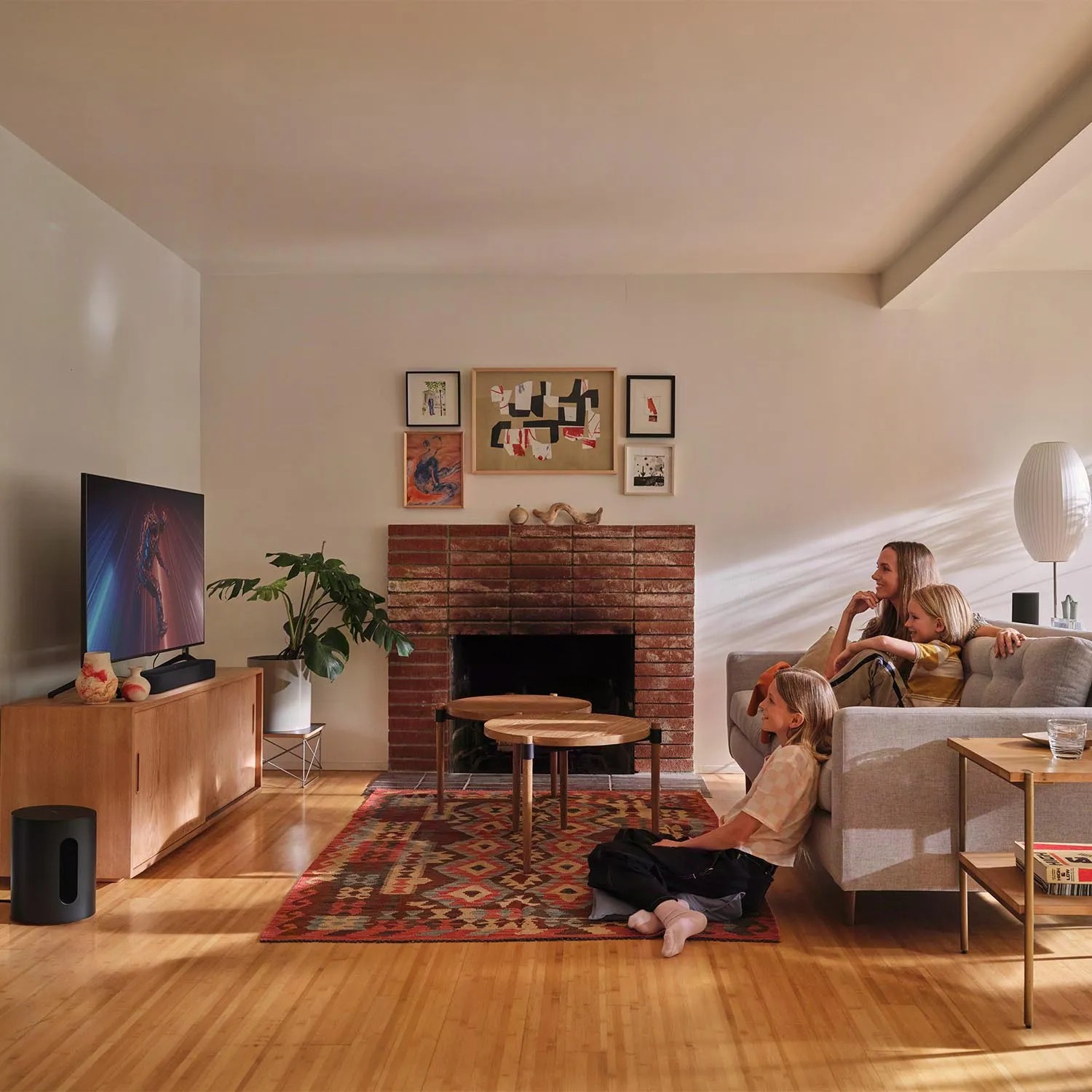 With support for Wi-Fi, Bluetooth and Apple AirPlay 2, the Sonos Era 100 SL offers flexible wireless streaming from almost any device.