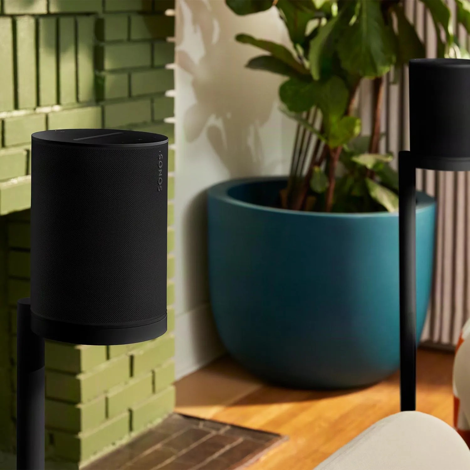 As part of the Sonos ecosystem, the Era 100 SL integrates seamlessly into multiroom systems for synchronized music throughout the home.