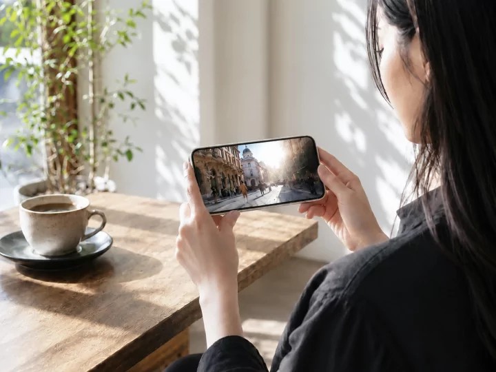 Built for everyday durability, the Aquos R11 combines IP69 water resistance, military-grade protection, and the ability to be cleaned with soap and alcohol wipes.