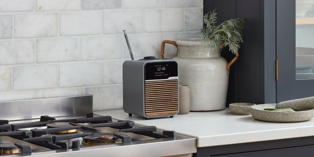 Radio alarm clock Ruark R1S