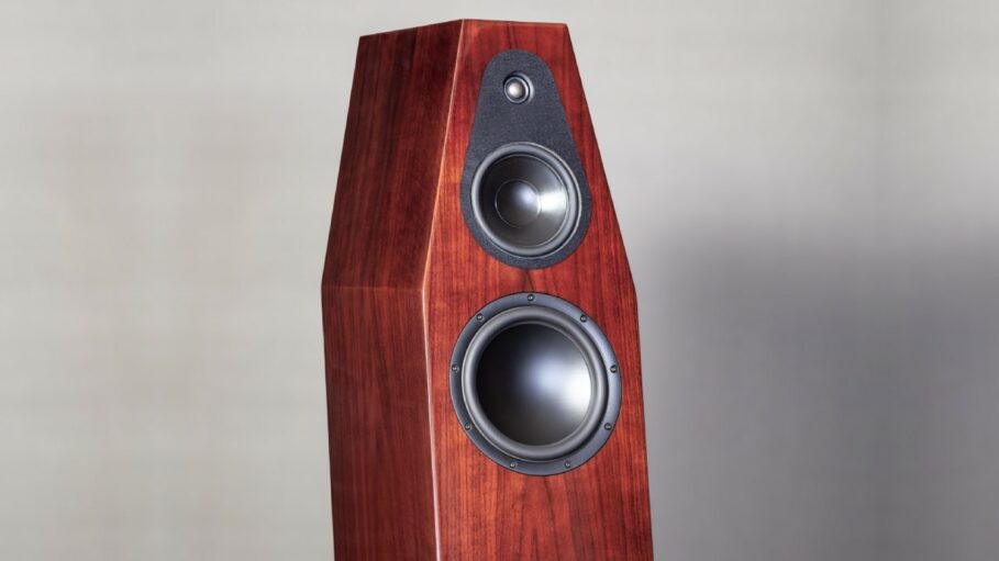 QLN unveils floorstanding Reference 9 seakers at Axpona 9 Qln Reference 9