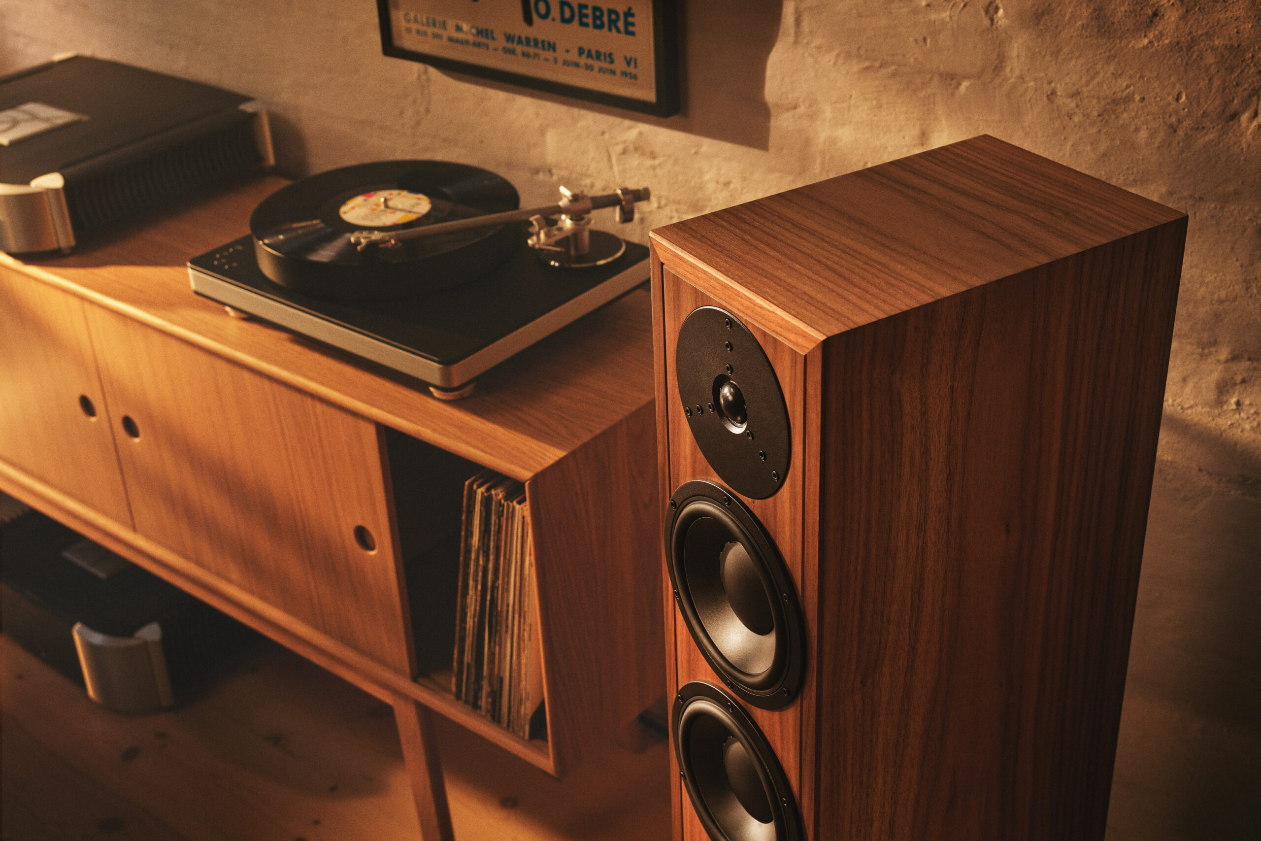 Dynaudio Confidence 20A active standmount speaker with integrated amplification in the base