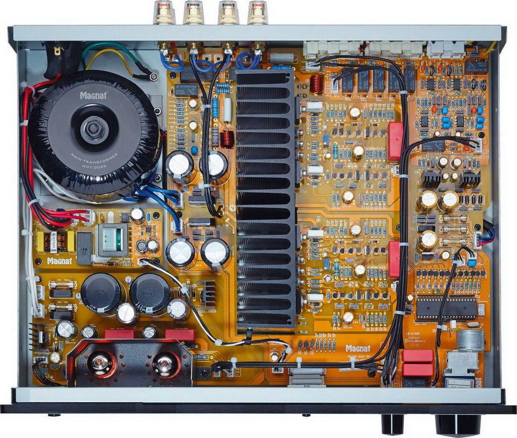 Magnat MA 1000 1.jpg Magnat MA 1000 1.jpg