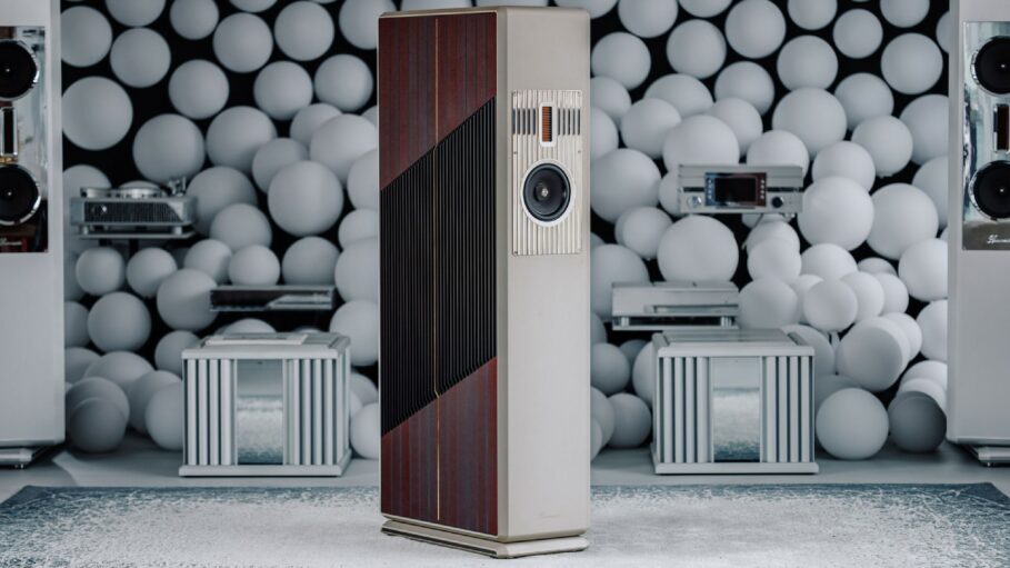 Burmester unveils silver-plated anniversary edition of BC150, 111 and 218 30 Silver-plated anniversary edition of Burmester BC150, 111 and 218