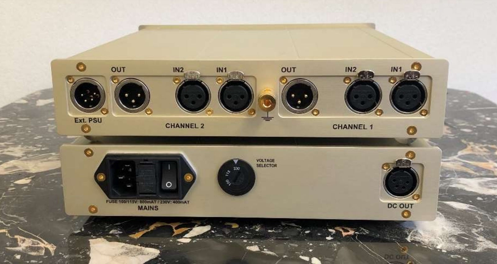 HSE Swiss RL-7: A Compact Reference Phono Amplifier with Preamplifier Flexibility 11 HSE Swiss RL-7 phono amplifier and external power supply in champagne aluminum finish