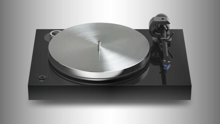 Pro-Ject X8: Uncompromising high-end audiophile turntable 6 Pro-Ject X8 is a robust audiophile-grade turntable featuring a fully balanced design and exceptional quality in every aspect