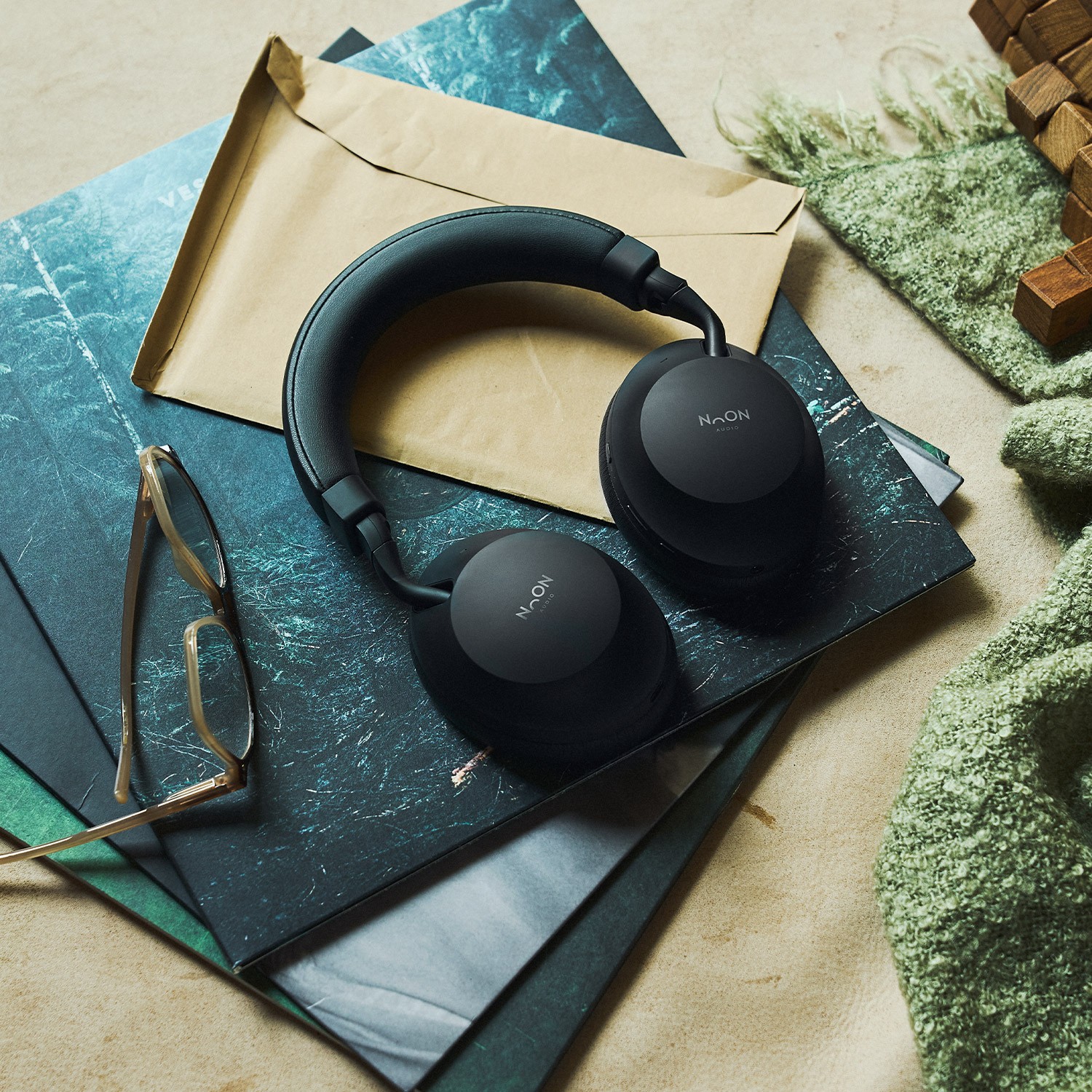 Super comfortable and affordable over-ear headphones with super-effective ANC, great sound, 48 hours of battery life and a fully foldable design