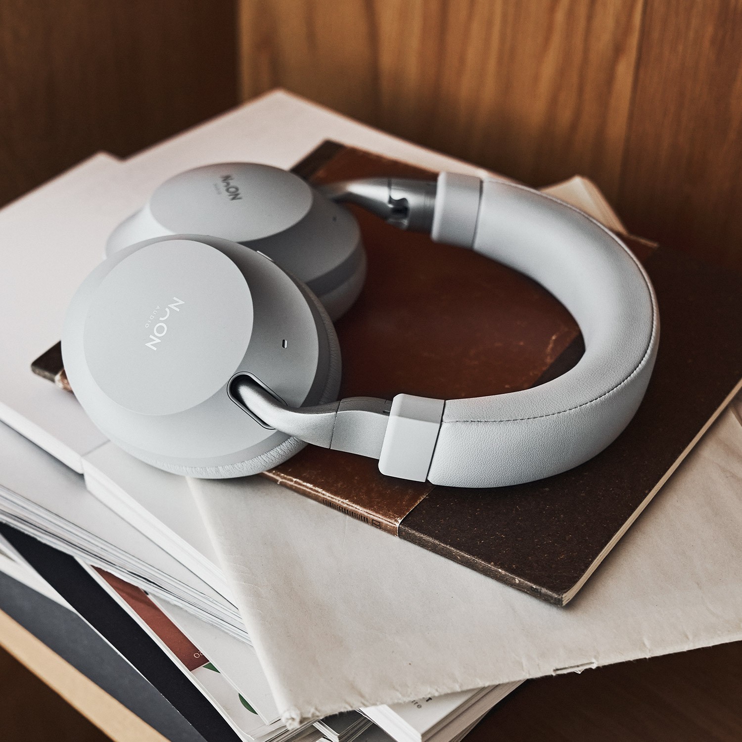 The WH-NX5 supports both aptX HD and AAC Bluetooth formats, so you can get the best sound whether your phone is powered by Android or iOS.