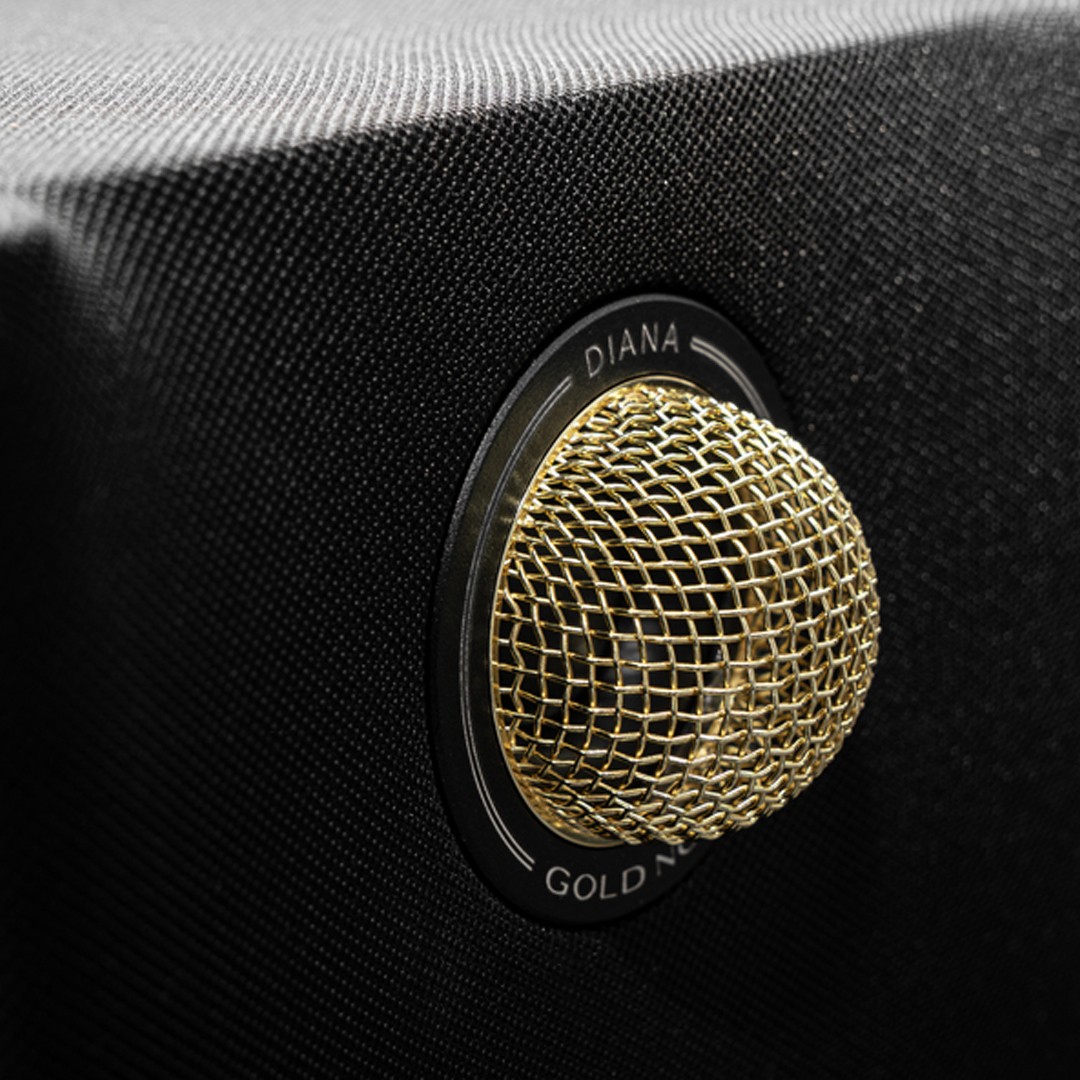 Gold Note Diana: Beautiful modular speaker system from Italy 3 There is also a Diana Center in matching colors.