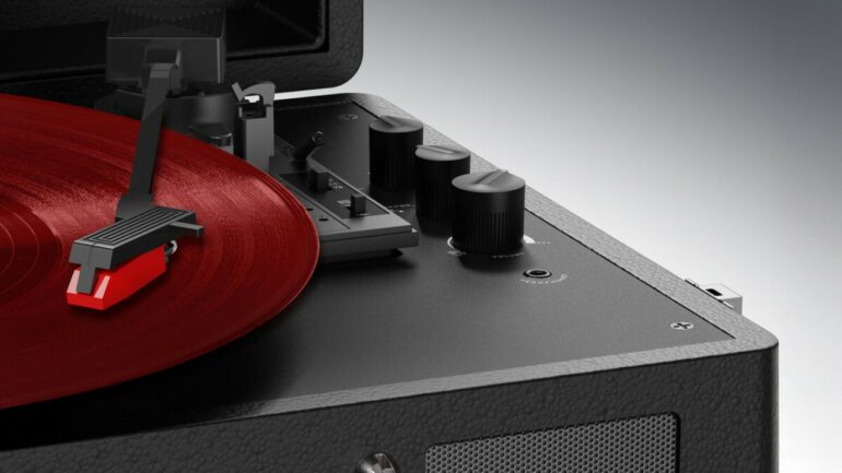 Check out the Mixx Revival 55: A suitcase-style vinyl record player for just $100! 5 Mixx Revival 55