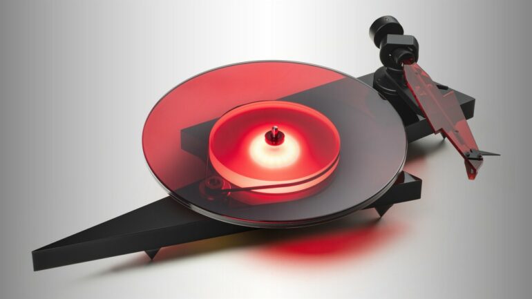 Pro-Ject AC/DC: Limited edition turntable 11 Pro-Ject AC/DC: Limited edition turntable