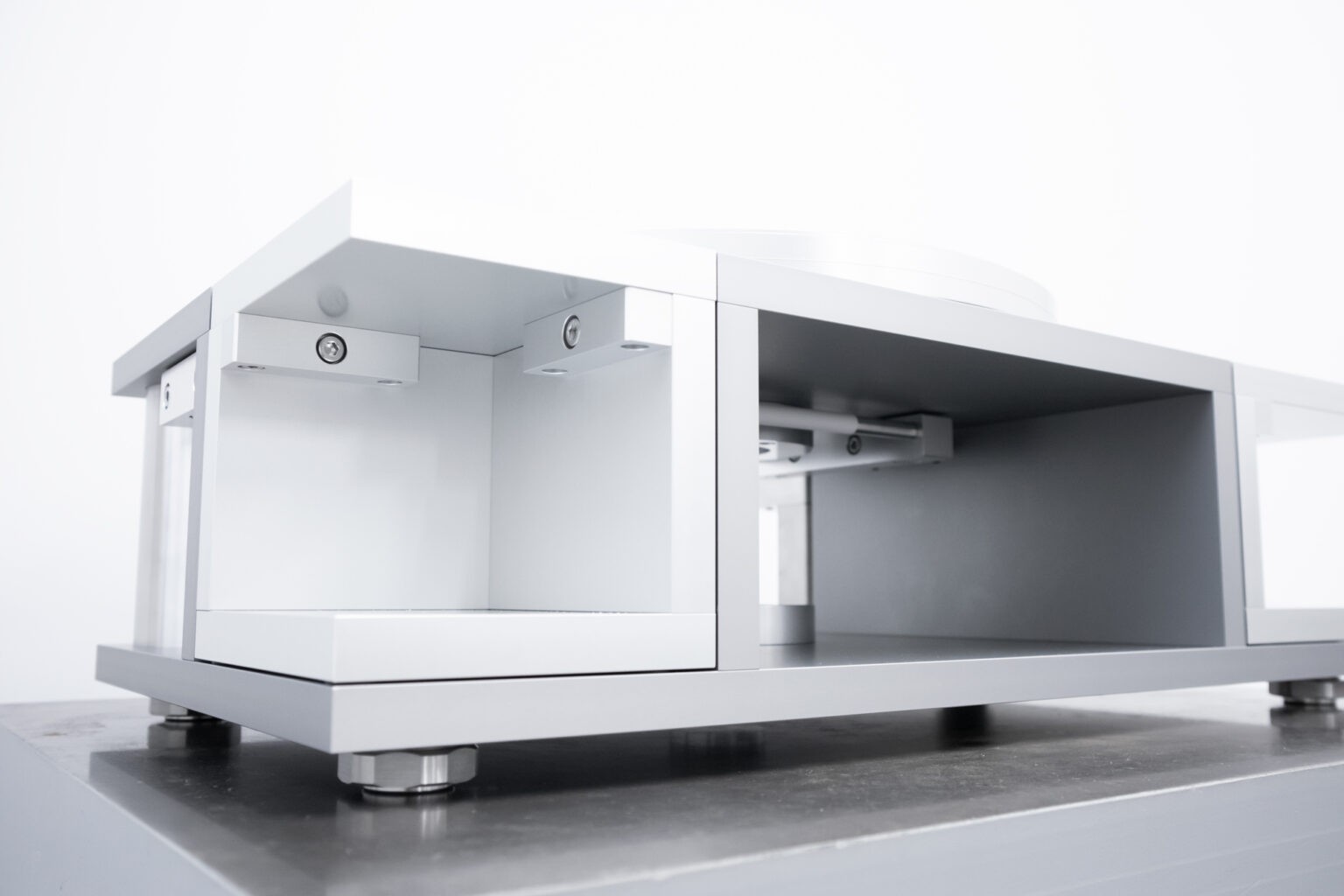 Yukiseimitsu Empathy AP-01 EM: A Dual-Tonearm Turntable Masterpiece for Vinyl Purists 2 Empathy AP-01 EM