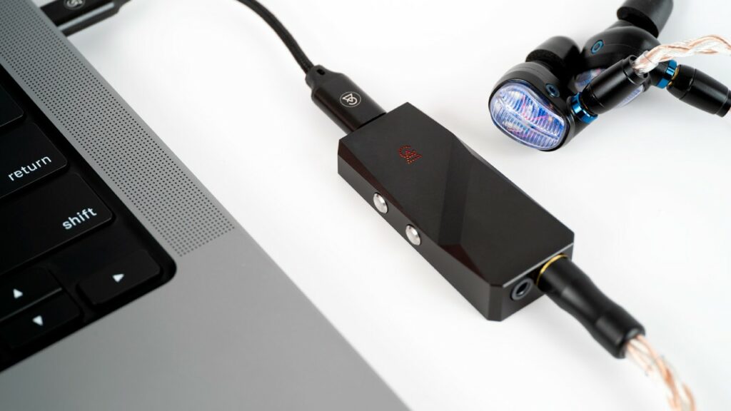 Campfire Audio Relay vs Esoteric P-02X 2 Campfire Relay: DA converter and headphone amplifier with 3.5 and 4.4 mm jacks