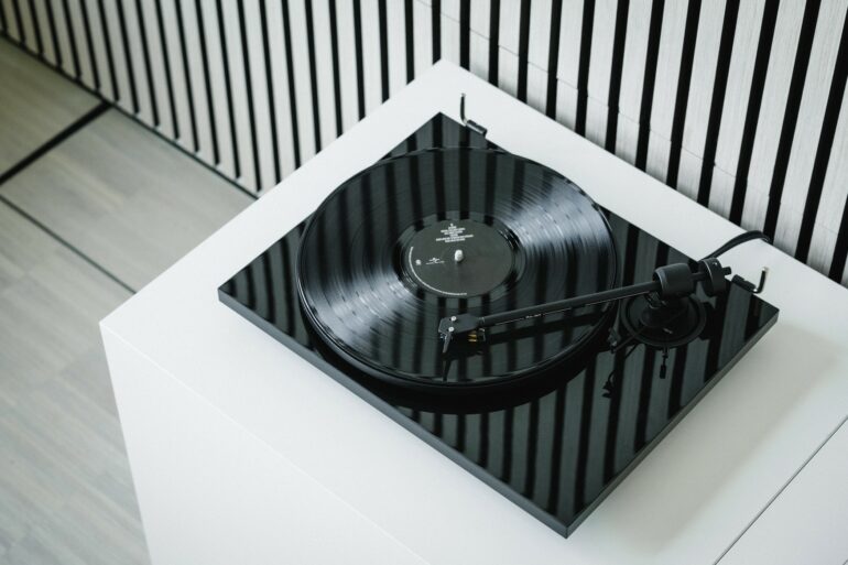 Pro-Ject E1.2: Handcrafted Turntable with Audiophile Sound 7 Pro-Ject Audio Systems E1.2