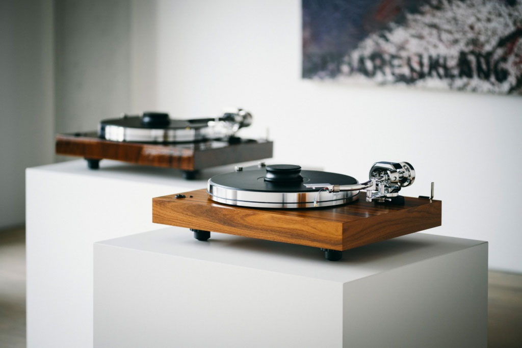 Plug and Play: How to Choose the Best All-in-One Turntable