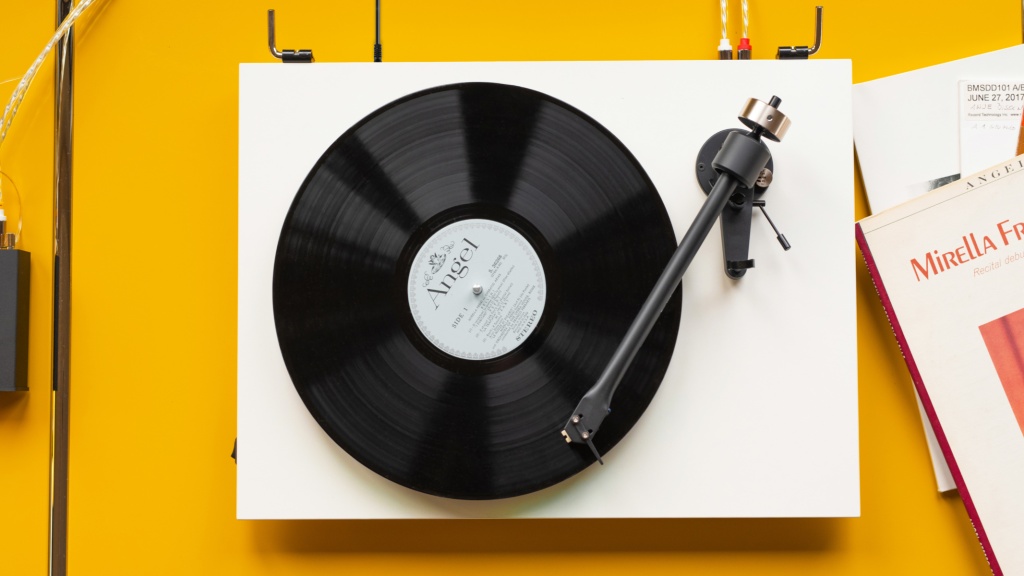 Plug and Play: How to Choose the Best All-in-One Turntable